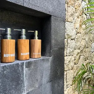 Santana Bingin , Uluwatu Indonésie